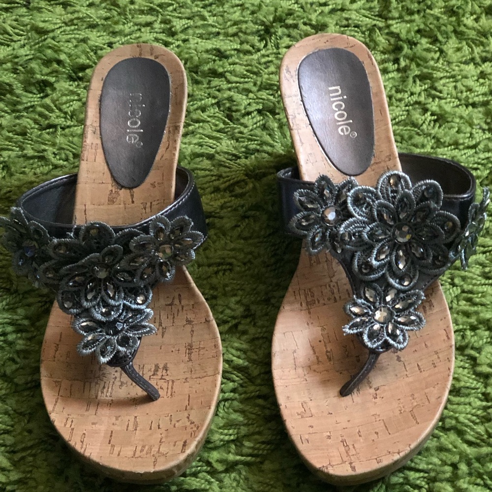 Silver jeweled flower wedges by nicole. EUC